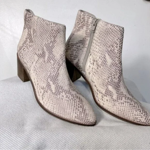 Seychelles NEW Occasion Nueutral Snake Print Ankle Boot- Size 8 - Picture 7 of 14